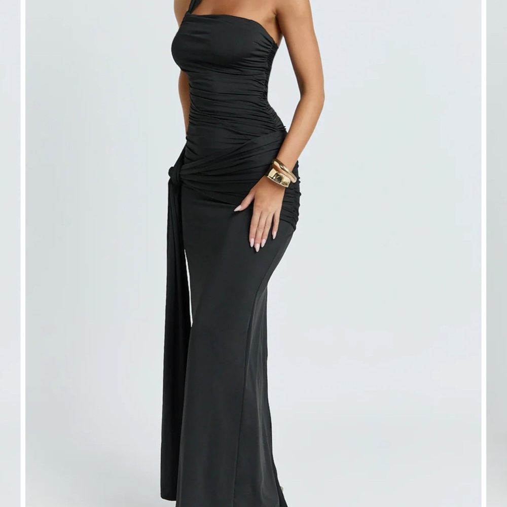 Showpo Black One-Shoulder Maxi Dress - Picture 2 of 9